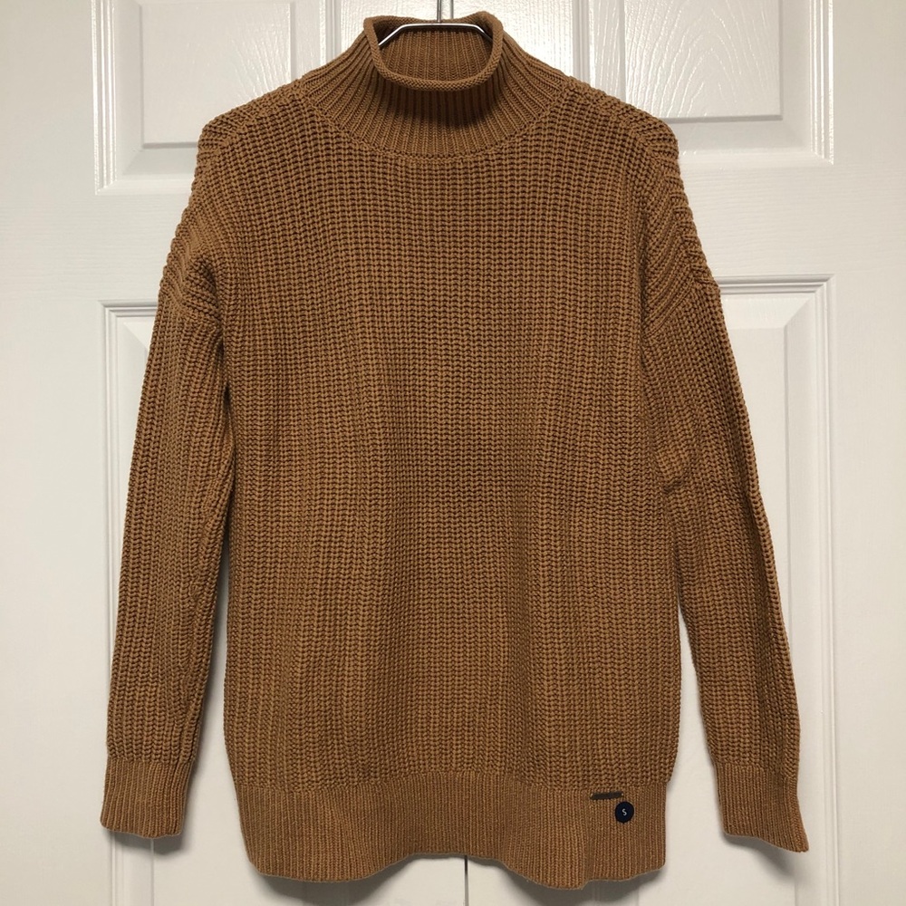 Abercrombie & Fitch tan turtleneck sweater